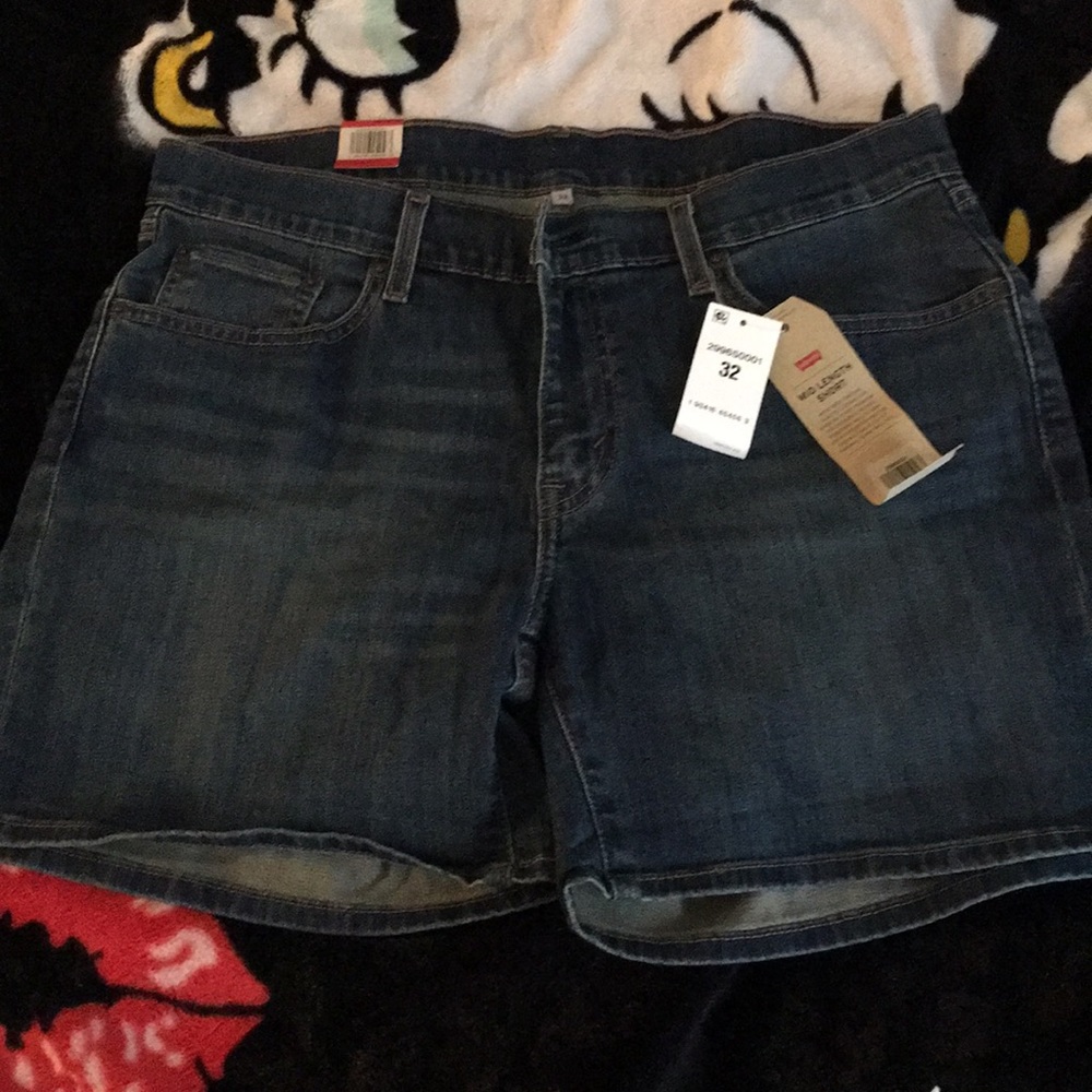 Levi’s Mid Length short (Brand new, tags attached)